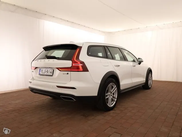 Volvo V60 D4 AWD aut - Pa-lämmitin, Adapt. vakionopeudensääd Image 2